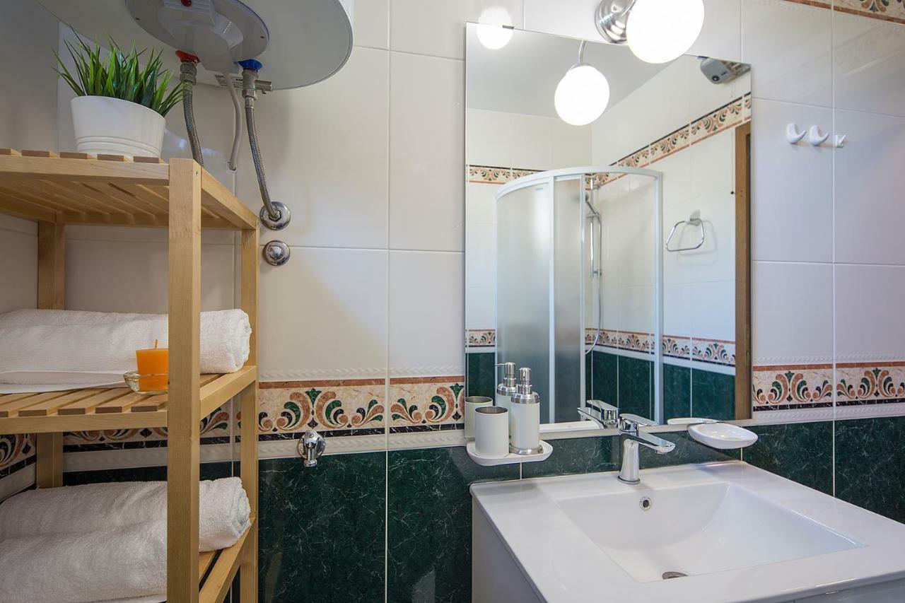 Apartments Bo Малинска Экстерьер фото