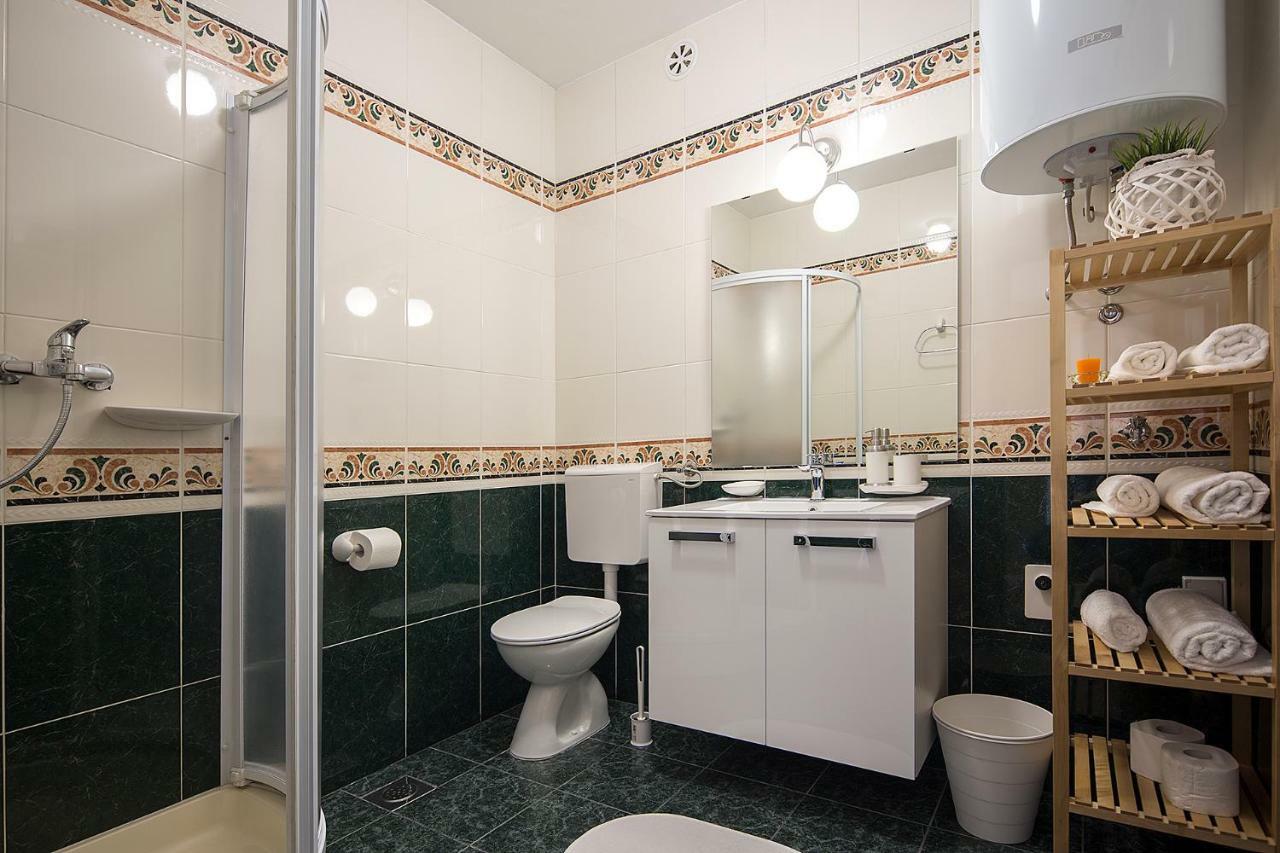 Apartments Bo Малинска Экстерьер фото
